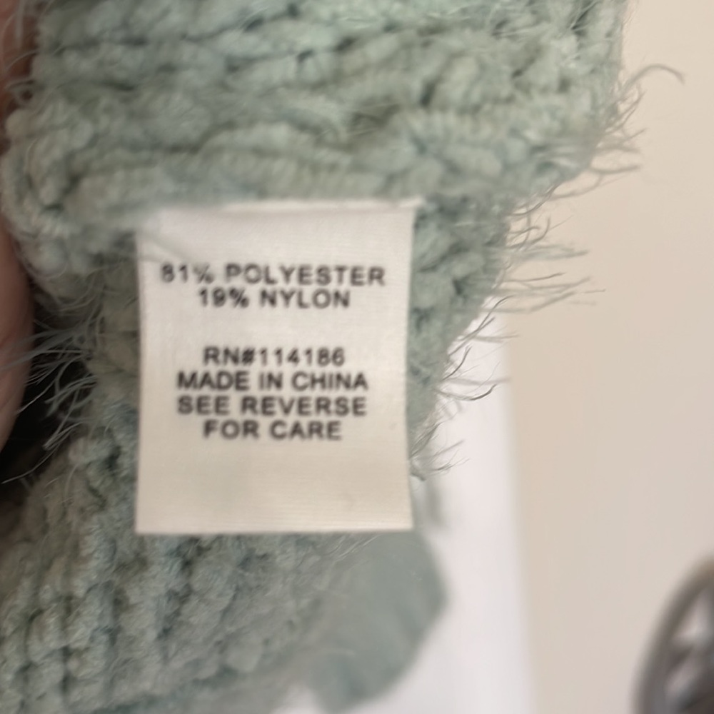 Mint green sweater 🌊 - Picture 3 of 7